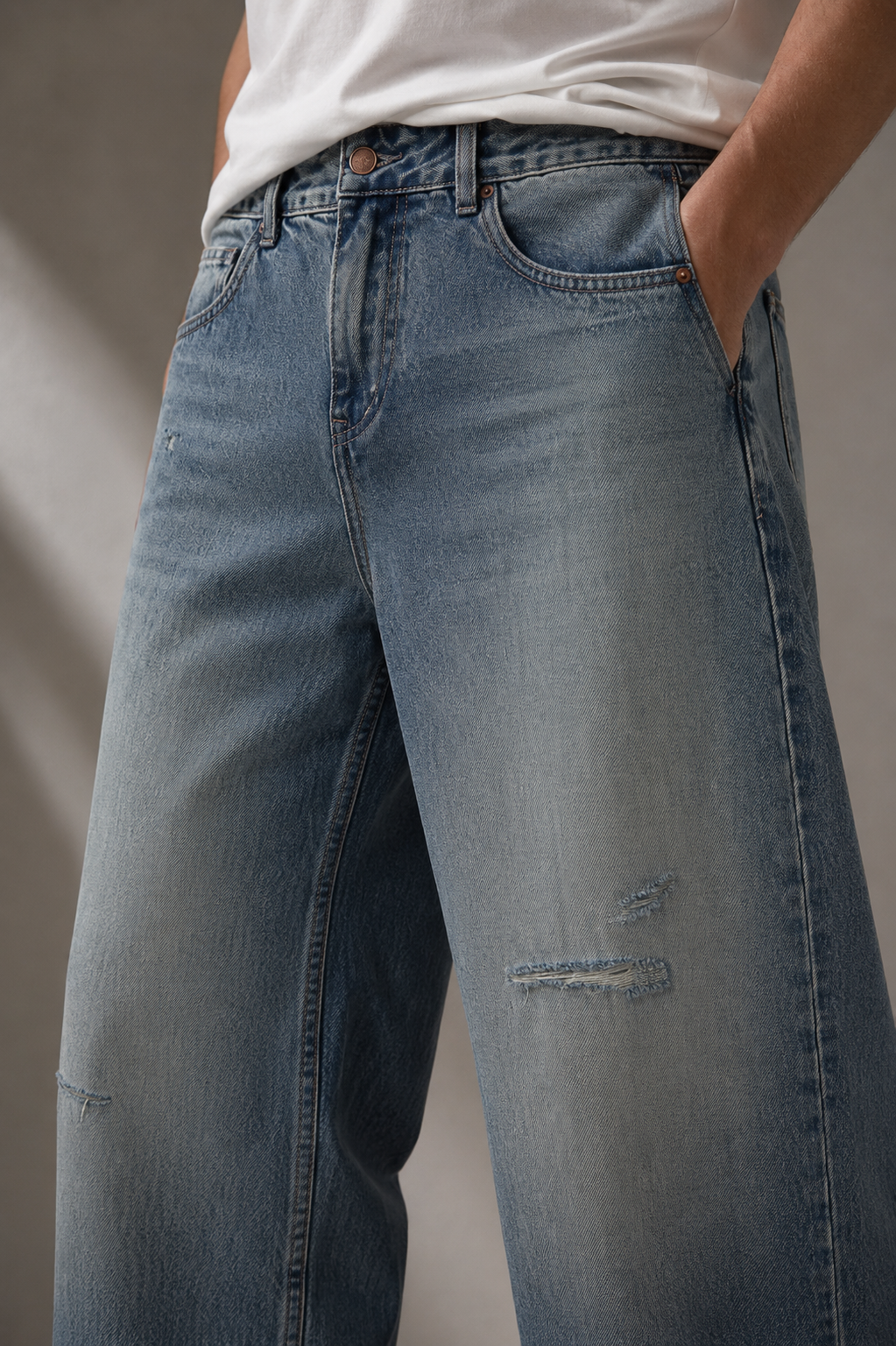 MEN'S DISTRESSED BARREL LEG