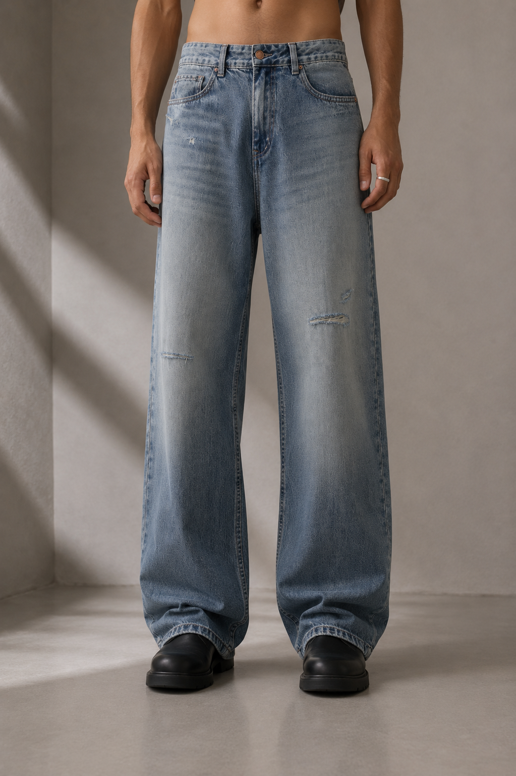 MEN'S DISTRESSED BARREL LEG
