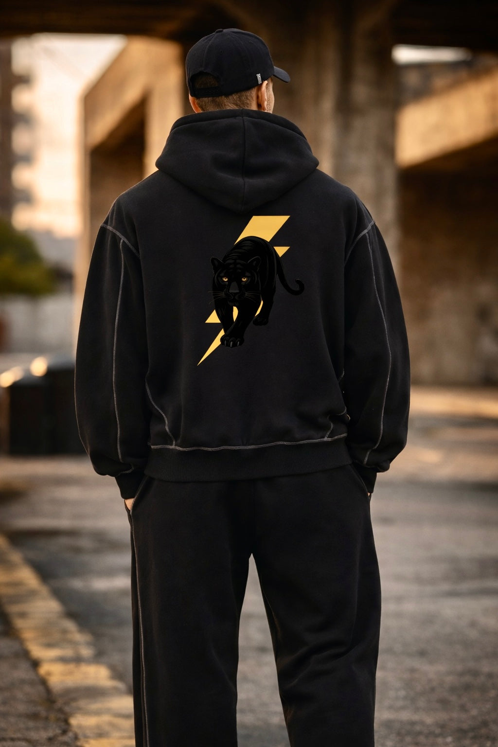 CONTRAST-STITCHED ZIP HOODIE